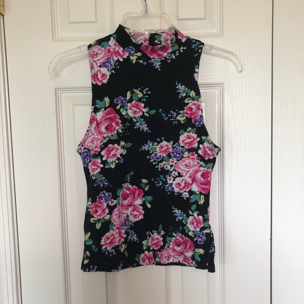 [ 🌞 ] [ F21 ] Floral Mock Neck Crop Top